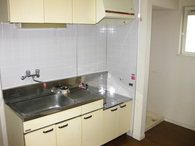 Kitchen.  ☆ It is a photograph of the room on the same floor plan ☆