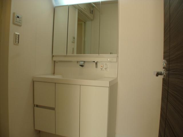Wash basin, toilet