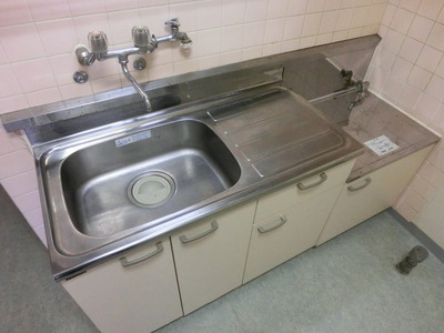 Kitchen. Two-burner stove installation Allowed