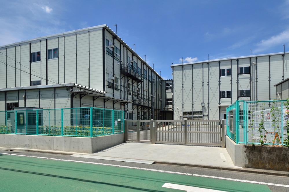 Primary school. Municipal Takaido to the second elementary school 490m