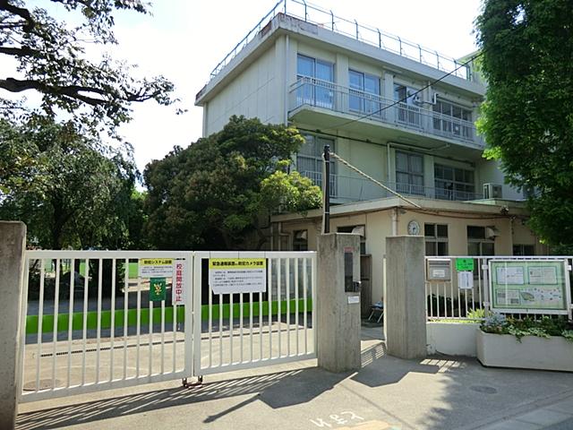 Primary school. 334m until Izumi elementary school