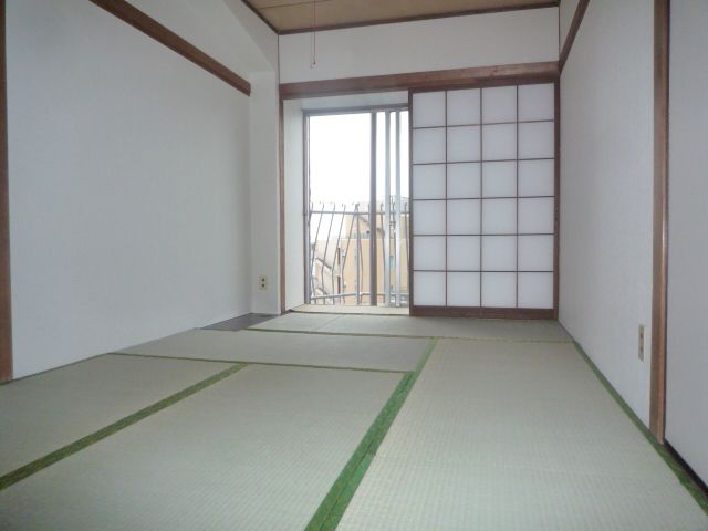 Living and room. It is a beautiful Japanese-style room