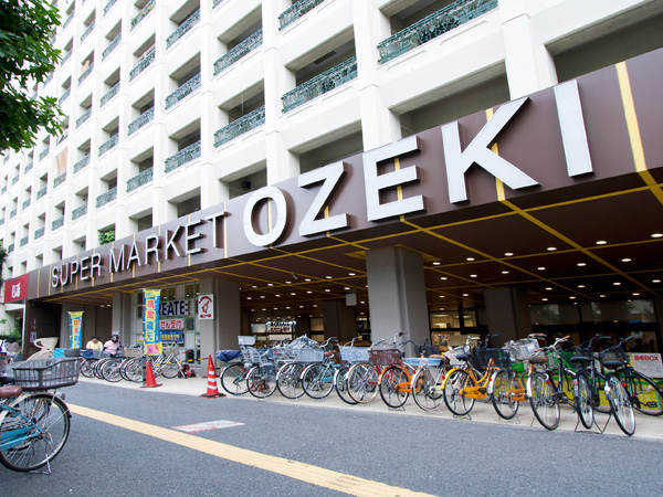 Surrounding environment. Ozeki Takaido store (about 470m / From time to time held a morning market to bargain goes on sale in the 6-minute walk) time limit. It reopened in April 2013.
