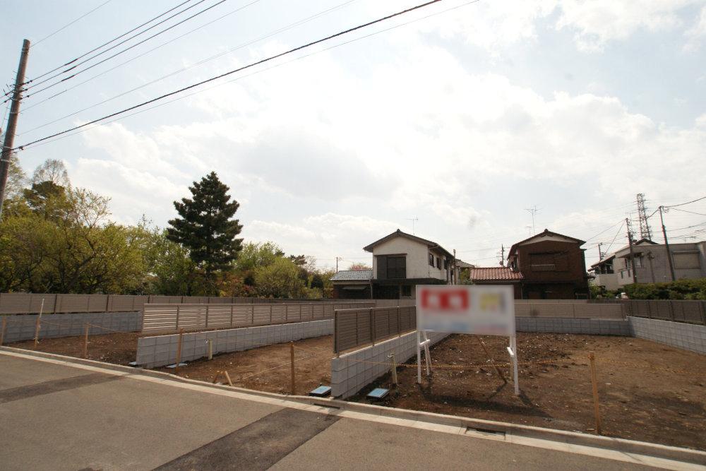 Local land photo. Holiday is Zenpukuji park promenade. Lush living environment boasts.