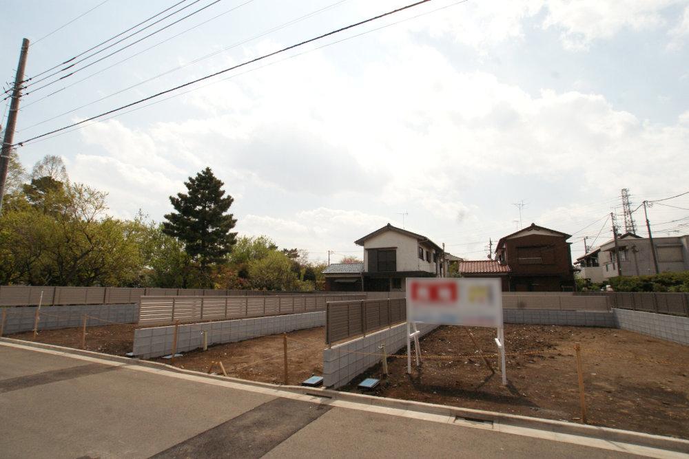 Local land photo. Holiday is Zenpukuji park promenade. Lush living environment boasts. 