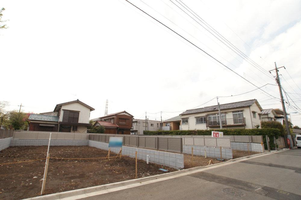 Local land photo. Production green space on the south side, Is on the north side there is a road, A feeling of opening preeminent. 