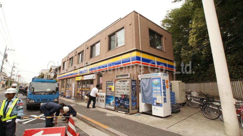 Convenience store. MINISTOP college 507m before shop