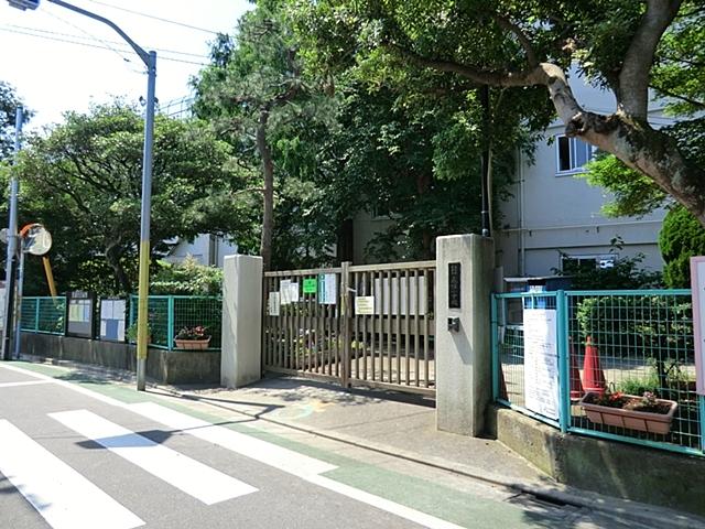 Primary school. Yongfu 150m up to elementary school
