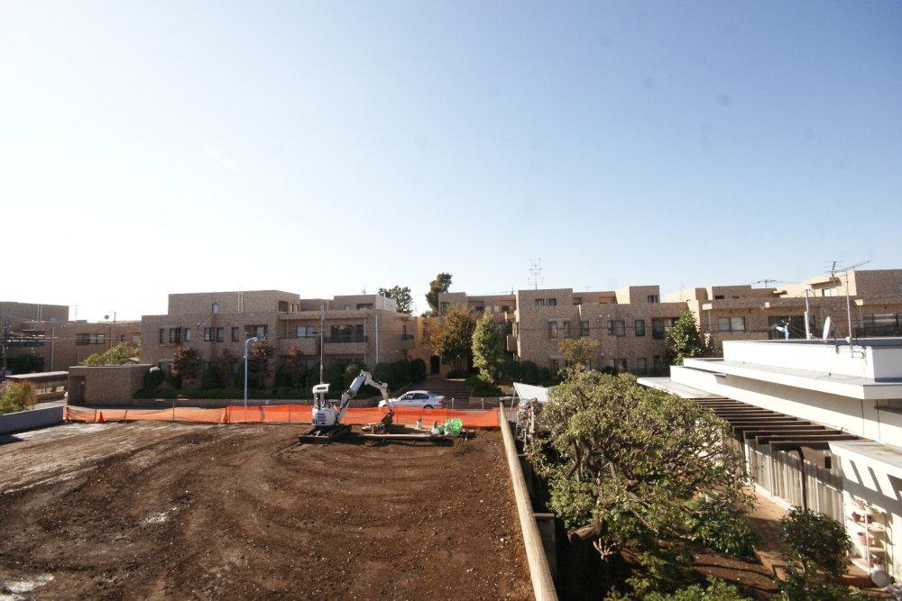 View photos from the dwelling unit. Sunny, The sky is wide view is also good. 