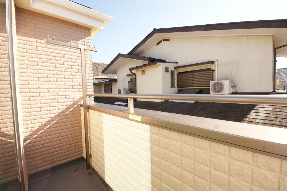 Balcony. Spacious balcony. Jose and many futon and laundry. 