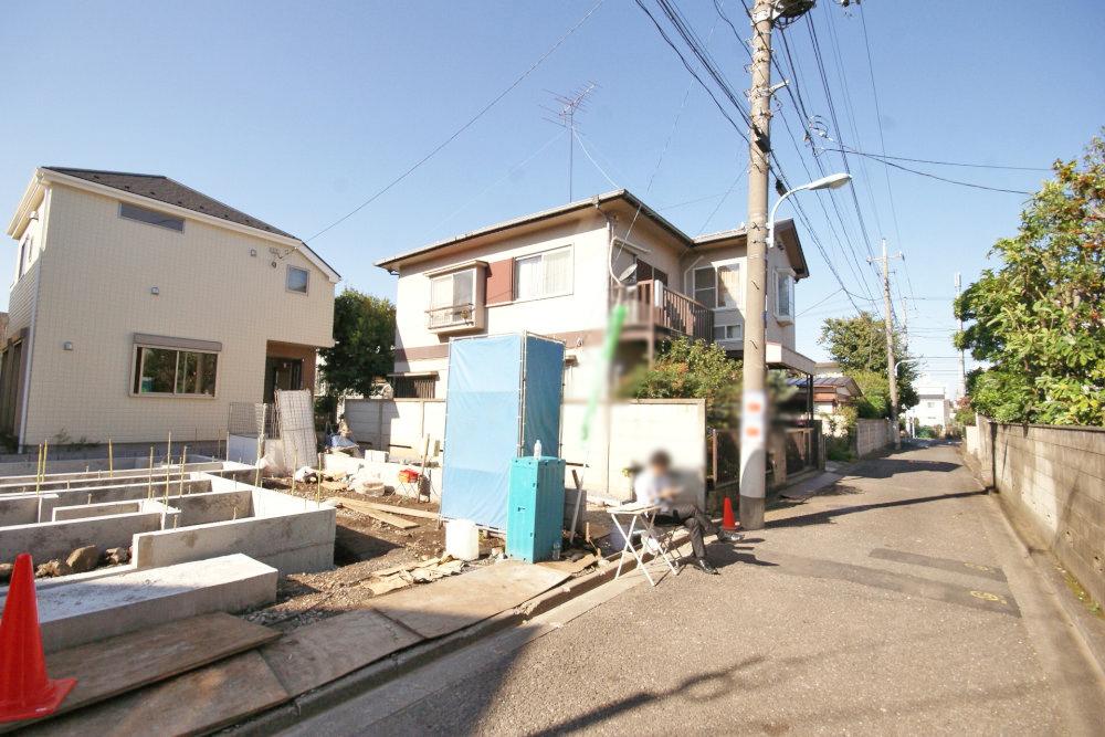 Local photos, including front road. Front road is less car street, Small children is also safe. 