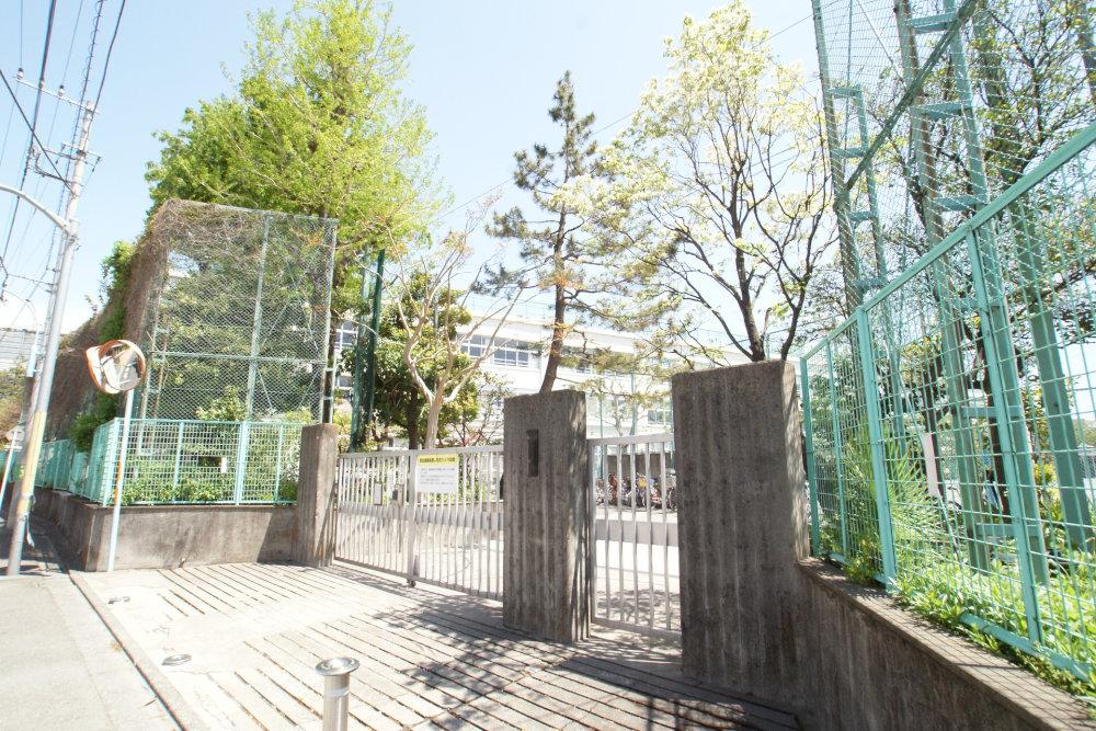 Primary school. 545m to Suginami Ward Fujimi hill Elementary School