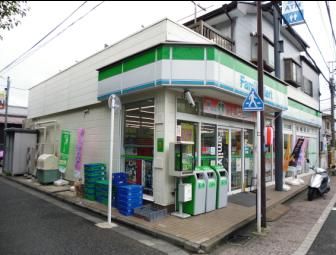 Convenience store. 900m to Family Mart (convenience store)