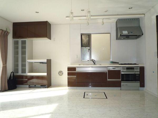 Living and room. Spacious kitchen with a dishwasher