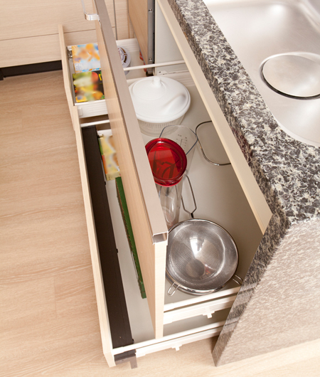 Kitchen.  [Under stocker (with soft-close function)] It is also clean and housed a large bowl or pot, Standard equipment the amount of storage rich under-stocker. Drawer soft-close function with a closing to quiet.