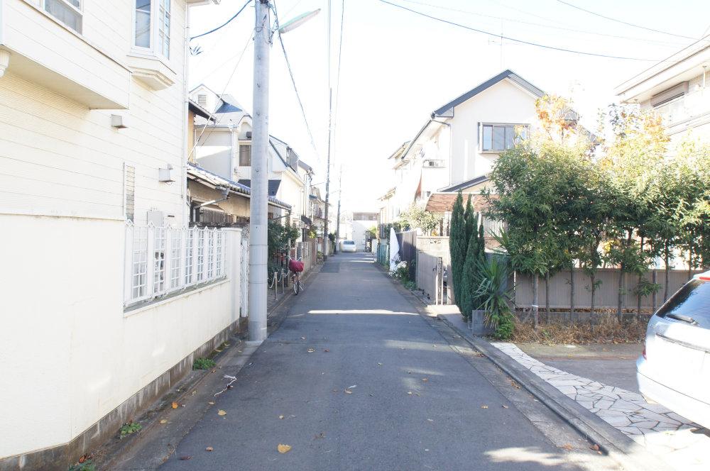 Local photos, including front road. Fujimigaoka also of use is a big advantage