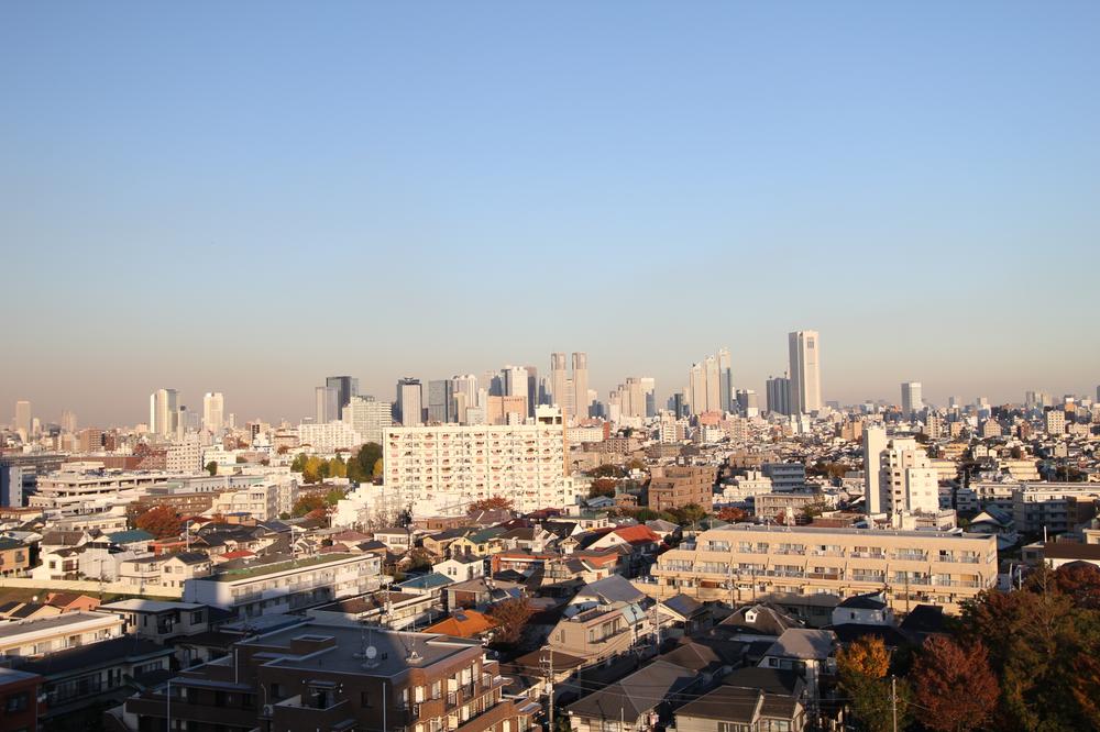 View photos from the dwelling unit. View from local You can overlook the Shinjuku at night