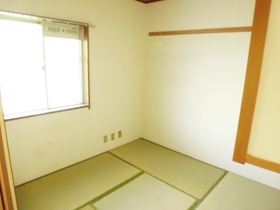 Living and room. It is a Japanese-style room 4.5 Pledge