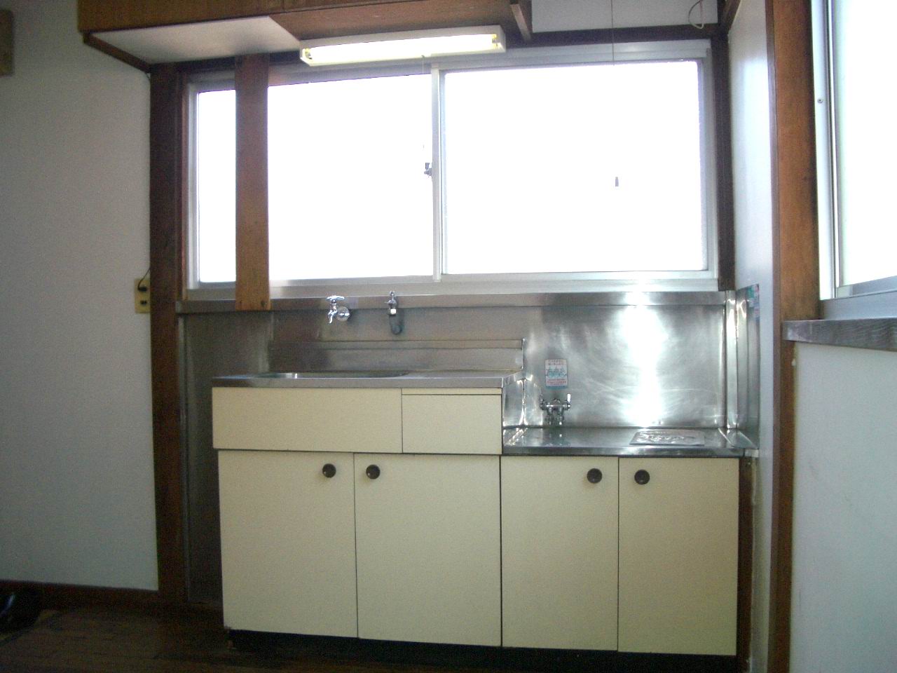 Kitchen. Gas K2-neck installation Allowed