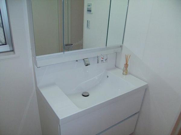 Wash basin, toilet