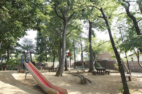 Other. More than the area of ​​1500 sq m, Rich 1-minute walk away, surrounded by greenery to "ginkgo Inari park"! There is a field athletic for children, Sounds are children of laughter to play with, such as log over and gazebo. 