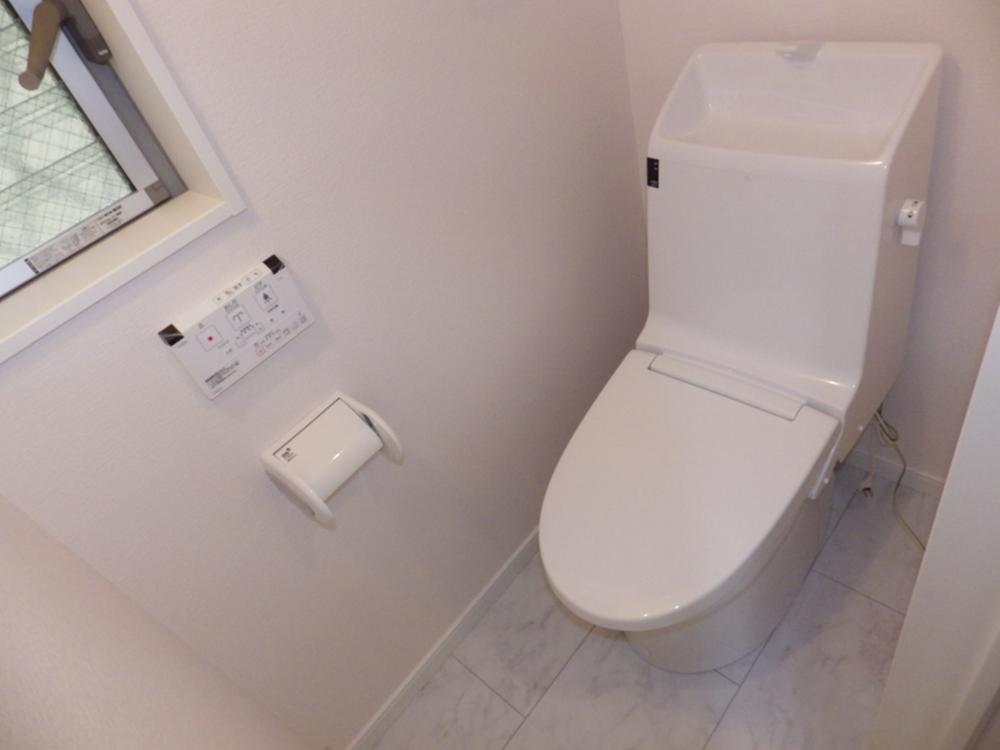 Toilet. 1F toilet (November 2013) Shooting