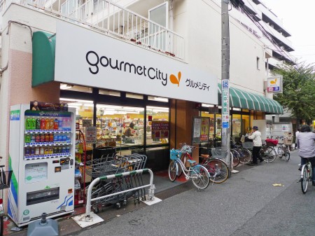 Supermarket. 500m to Gourmet City (Super)