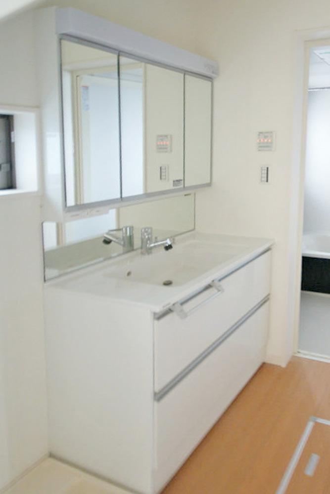Same specifications photos (Other introspection). Three-sided mirror ・ Vanity with shampoo dresser. (Example of construction)