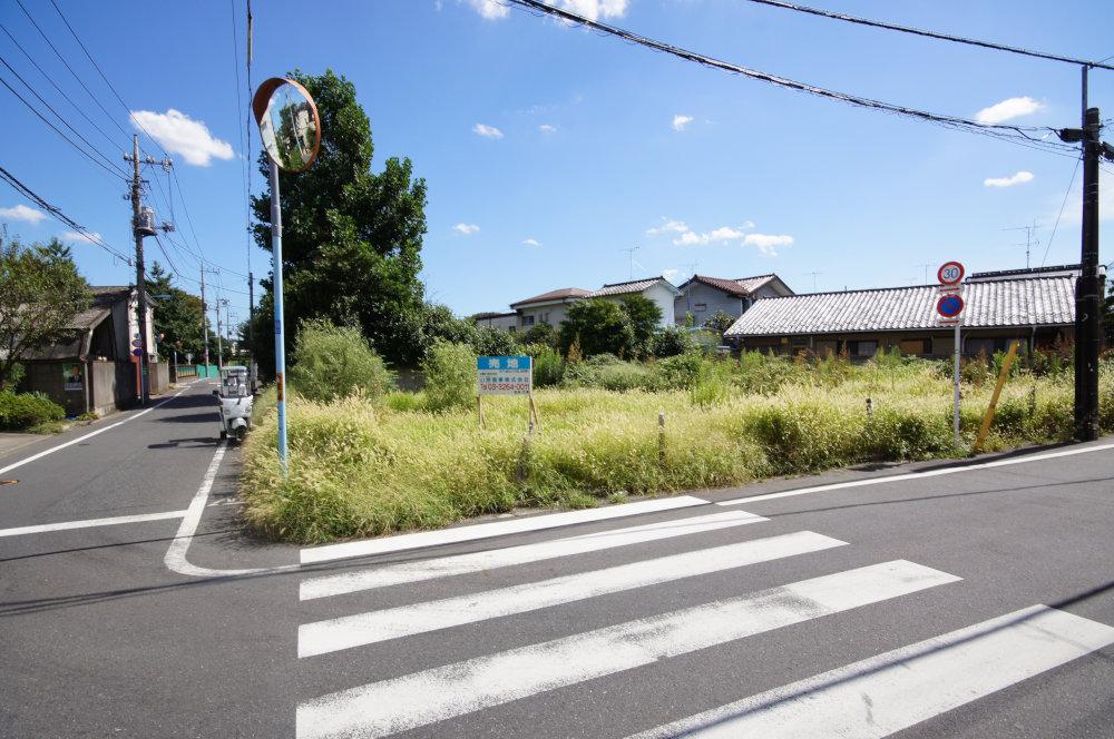 Local photos, including front road. Marunouchi Line "Shin Koenji" station walk 16 minutes. Large park is also nearby residential selling the property. Because it is a sales area of ​​a size that was collectively, We recommend a two-family houses and large car space to customers of hope. 