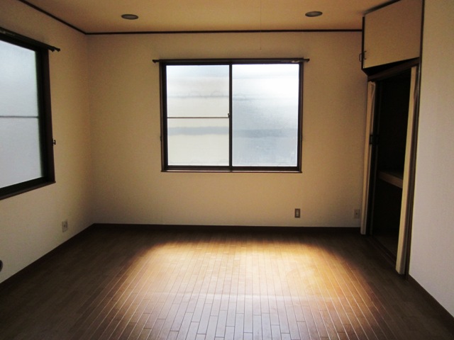 Living and room. Second floor Western-style room ・ Large capacity storage