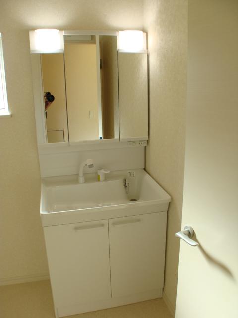 Wash basin, toilet