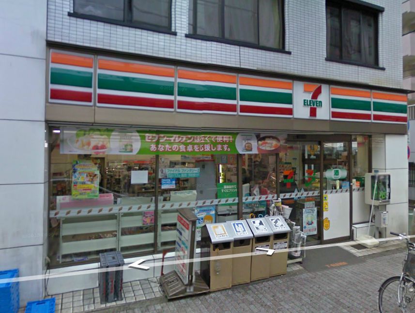 Convenience store. 250m to Seven-Eleven (convenience store)