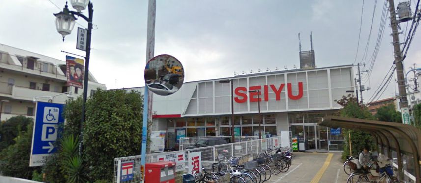 Supermarket. Seiyu to (super) 550m