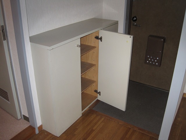 Entrance. Cupboard