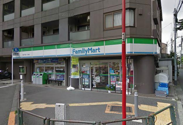 Convenience store. 2-minute walk