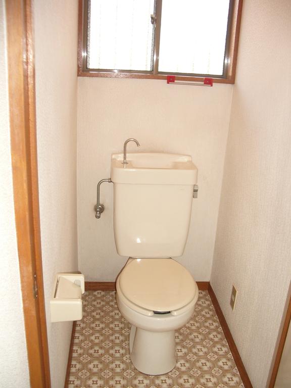 Toilet. Is the other room, but please for your reference. 