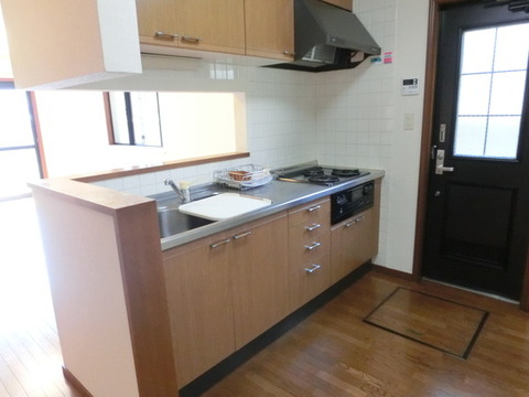 Kitchen. kitchen About 3.75 Pledge