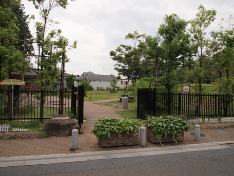 park. 250m to Forest Park (park) of the Municipal Reading