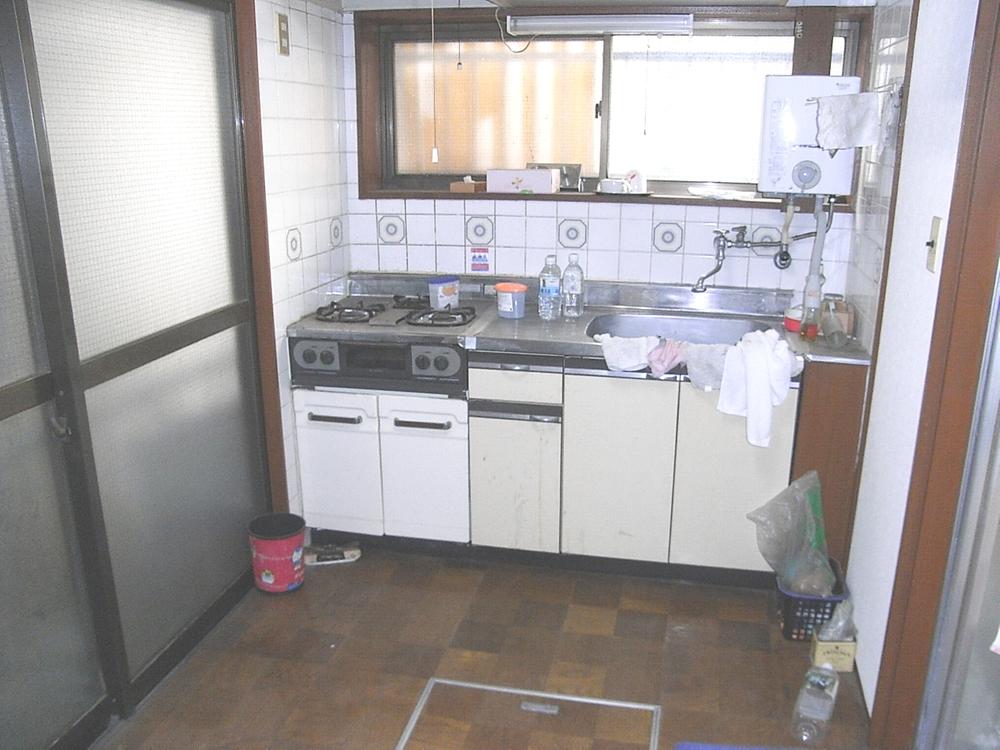 Kitchen. Indoor (11 May 2013) Shooting