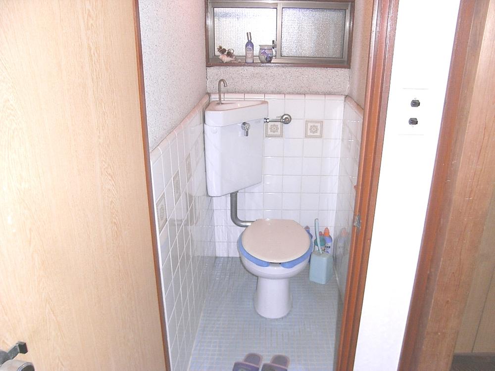 Toilet. Indoor (11 May 2013) Shooting
