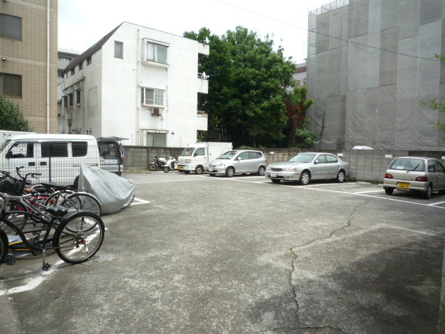 Other. On-site parking ・ Bicycle-parking space