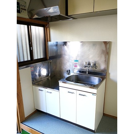 Kitchen. Two-burner gas stove can be installed