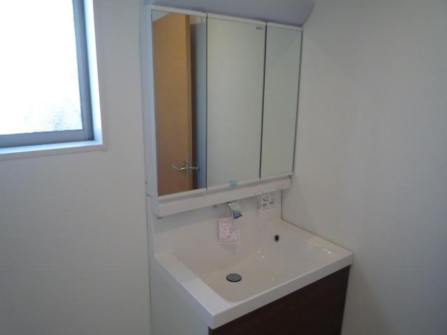 Wash basin, toilet
