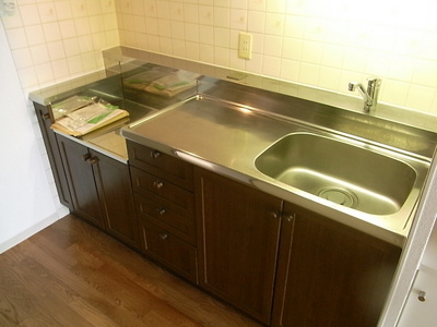 Kitchen. Independent kitchen (two-burner stove installation Allowed)
