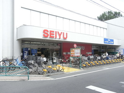 Supermarket. Seiyu to (super) 160m