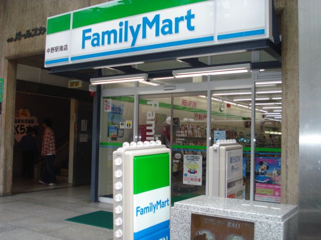 Convenience store. 870m to Family Mart (convenience store)