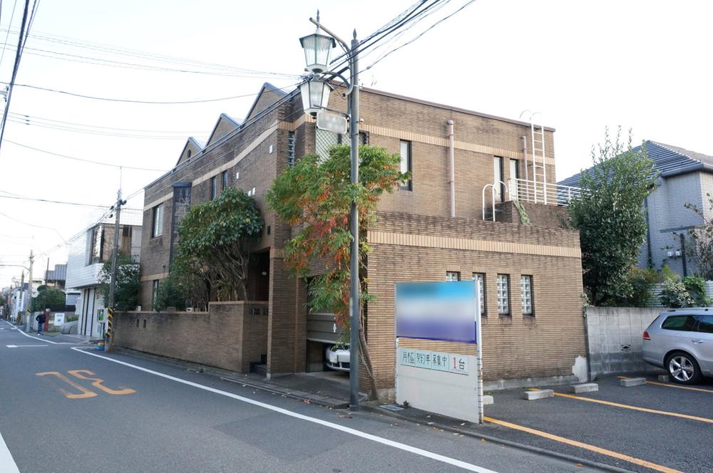 Local photos, including front road. About walk to the supermarket, "Odakyu OX" 7 minutes, About a 1-minute walk from the TamaNaru kindergarten, Municipal Shoan about a 12-minute walk from the elementary school, It is about a 12-minute walk from the Inokashira Park.