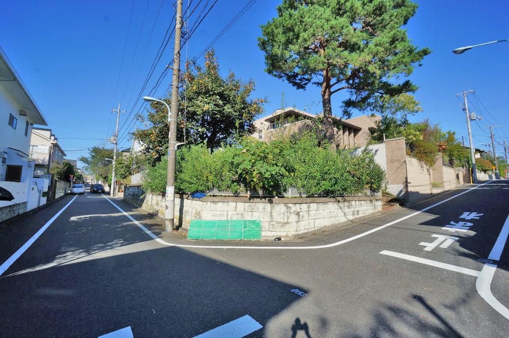 Local land photo. Land sale of the Suginami Yongfu 3-chome. Spacious and sales of two-compartment, including a corner lot of the front road was. It is not in building conditional sales locations, You can architecture in your favorite House manufacturer.