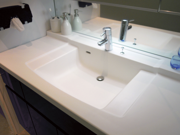 Bathing-wash room.  [Bathroom vanity] Integrated countertop there is no seam of the top plate and bowl. The top plate of the bowl and the matte finish of the square shape, It will produce a sophisticated space calm.