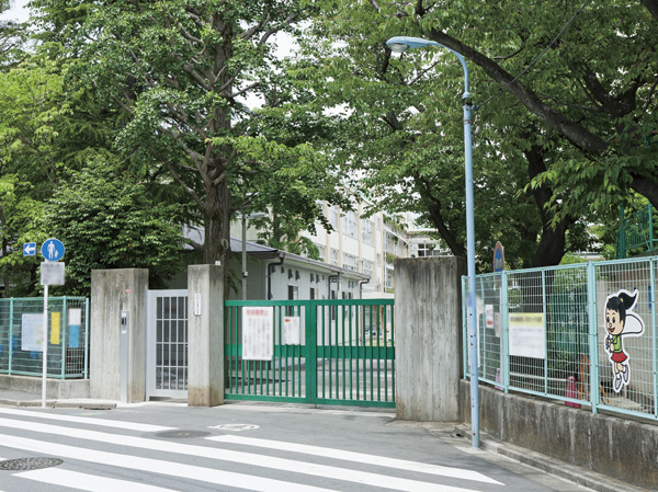 Surrounding environment. Municipal Suginami seventh elementary school (2-minute walk / About 150m)